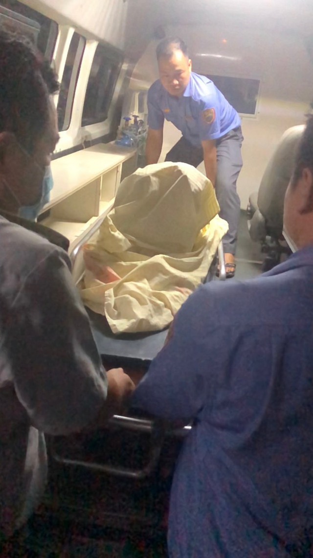 Một ca sinh nở “mẹ tròn con vuông” trên tàu SE4 - Ảnh 1.