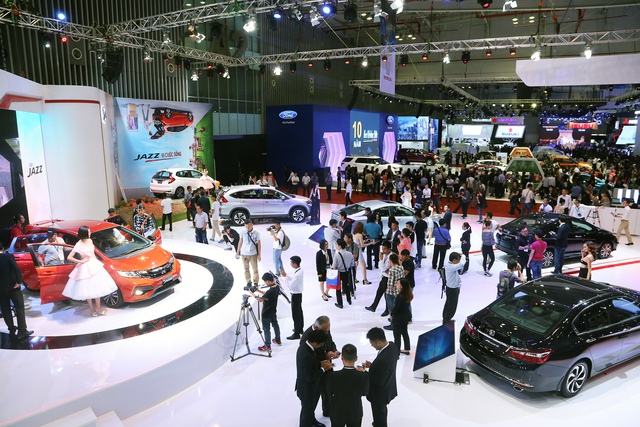 Sức mua ô tô trong nước được kỳ vọng sẽ hồi phục nhờ chính sách giảm lệ phí trước bạ. Sức mua ô tô trong nước được kỳ vọng sẽ hồi phục nhờ chính sách giảm lệ phí trước bạ.