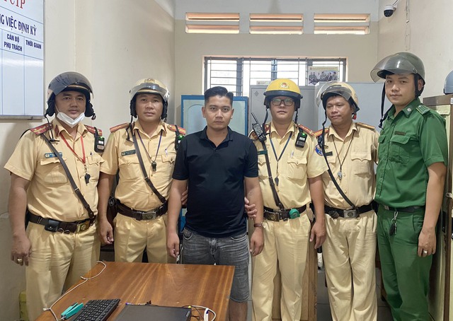 TP.HCM CSGT tóm gọn đối tượng lừa đảo chiếm đoạt xe ôtô  - Ảnh 1.