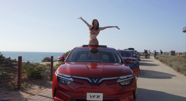 Nữ KOL nổi tiếng người Mỹ đánh giá VF 8 sang trọng, an toàn và dễ lái  - Ảnh 3.