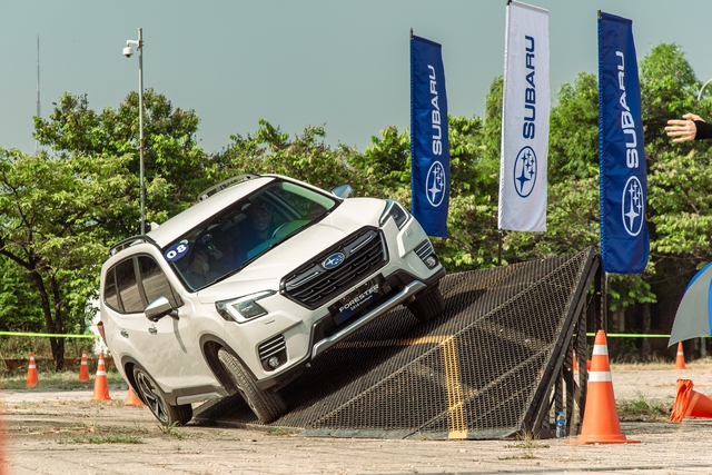 Siêu trình diễn ô tô mạo hiểm của Subaru trở lại Hà Nội  - Ảnh 4.
