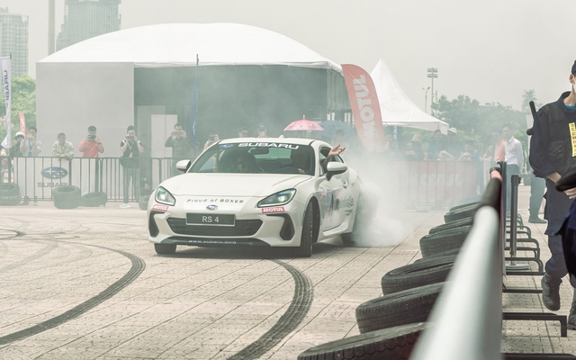 Siêu trình diễn ô tô mạo hiểm của Subaru trở lại Hà Nội  - Ảnh 2.
