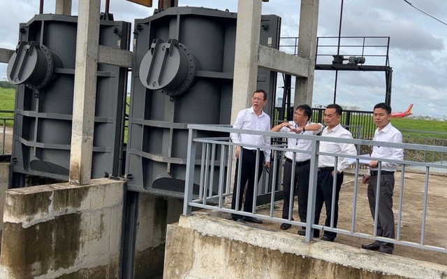 Cảng HKQT Tân Sơn Nhất sẵn sàng phương án chống ngập ứng phó với bão số 1 - Ảnh 1.