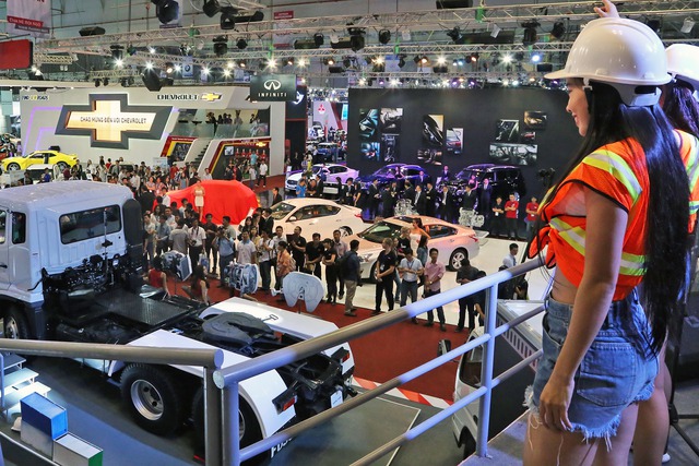 Thế giới xe tuần qua: Giảm 50% trước bạ ô tô trong nước, xe điện mini Trung Quốc ra mắt - Ảnh 1.