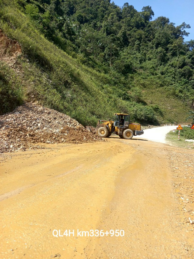 Bộ GTVT công bố tình huống khẩn cấp các tuyến quốc lộ 4H, 4D, 32 và 279 - Ảnh 1.