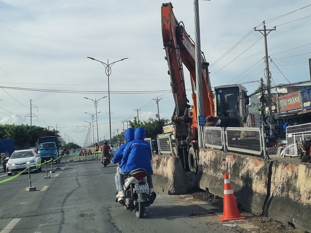 Thực hiện nghiêm các biện pháp bảo đảm ATGT khi thi công QL1 đoạn qua huyện Châu Thành, Tiền Giang - Ảnh 1.