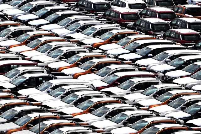 Ô tô nhập khẩu về ào ạt về nước bất chấp sức mua sụt giảm. Ô tô nhập khẩu về ào ạt về nước bất chấp sức mua sụt giảm.