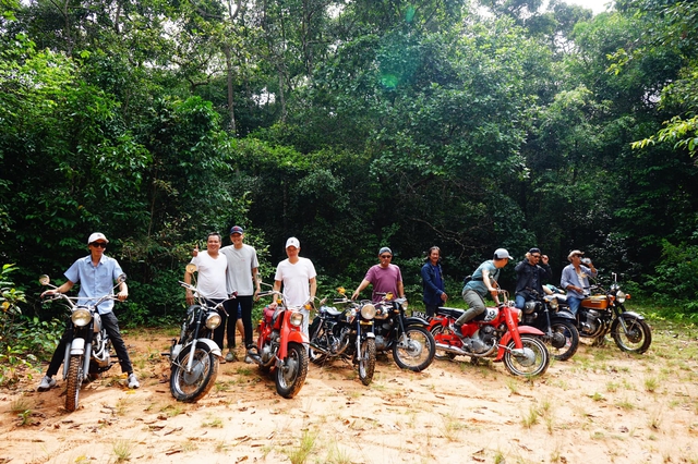 “Chơi” xe cổ, khổ đủ đường mà vẫn nhiều người mê - Ảnh 2.