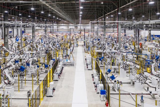 Nhà máy sản xuất ô tô VinFast tại Hải Phòng với tỷ lệ tự động hóa sản xuất lên tới 90%.