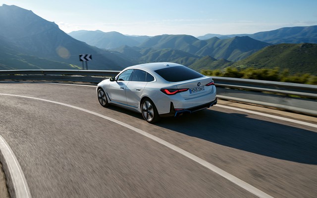  Xe điện BMW iX3 và BMW i4 chính thức ra mắt tại Việt Nam  - Ảnh 6.