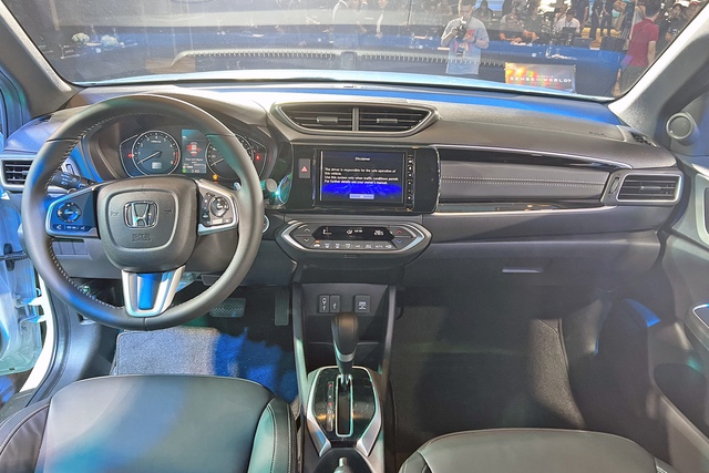 Honda BR-V giá từ 661 triệu đồng, cạnh tranh Xpander và Veloz Cross - Ảnh 3.