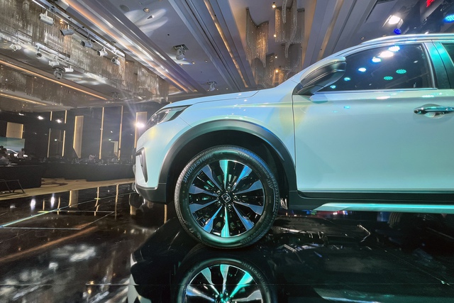 Honda BR-V giá từ 661 triệu đồng, cạnh tranh Xpander và Veloz Cross - Ảnh 4.