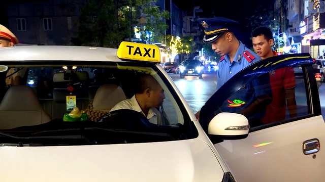 Quảng Ninh: Không để xe “dù” lộng hành trên các cung đường, tuyến phố - Ảnh 1.