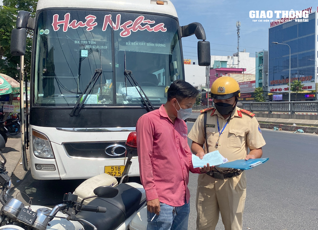 TP.HCM: Hành khách đi lại đông tại các bến xe, giá vé tăng không quá 40% dịp Lễ 2/9 - Ảnh 3.