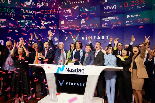 CEO Toàn cầu VinFast – bà Lê Thị Thu Thủy tại lễ rung chuông ở Nasdaq. CEO Toàn cầu VinFast – bà Lê Thị Thu Thủy tại lễ rung chuông ở Nasdaq.