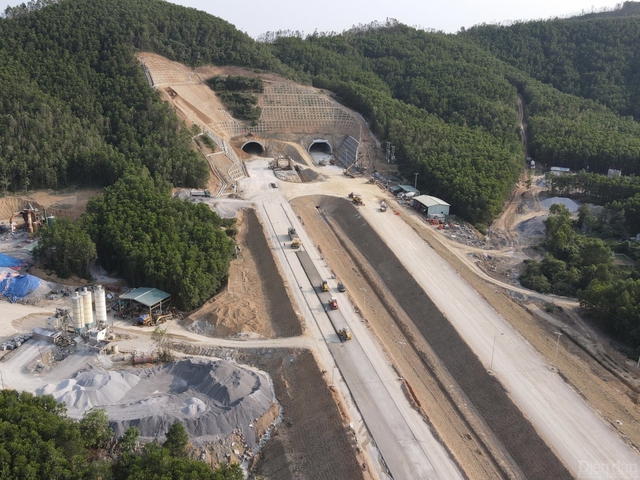 Bộ GTVT "thúc" các nhà thầu khẩn trương hoàn thành cao tốc Nghi Sơn - Diễn Châu - Ảnh 1.