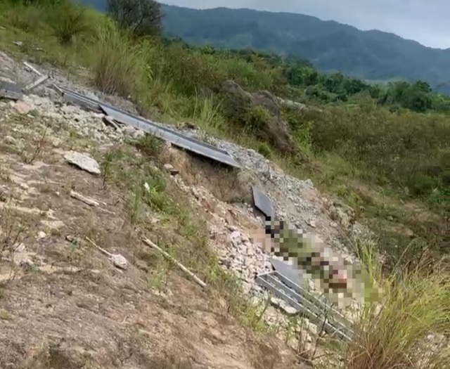 Nguyên nhân nam công nhân rơi trên cầu xuống đất tử vong ở Quảng Nam - Ảnh 1.