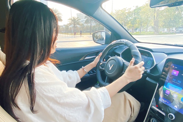 Thế hệ Gen Z và Millennials được nhận định là lực lượng có vai trò quan trọng đối với thị trường ô tô điện Việt Nam từ nay đến năm 2030 - Ảnh: Nhịp sống Việt.