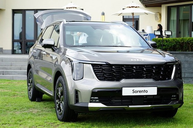 Soi chi tiết Kia Sorento 2024, với giá quy đổi chỉ hơn 600 triệu đồng - Ảnh 2. Soi chi tiết Kia Sorento 2024, với giá quy đổi chỉ hơn 600 triệu đồng - Ảnh 2.