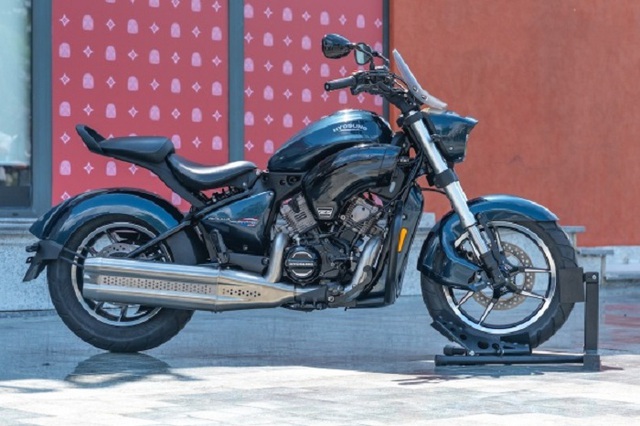 Hyosung GV300R 2023 của Hàn Quốc chính thức được bán tại Việt Nam, giá 148 triệu đồng - Ảnh 1.