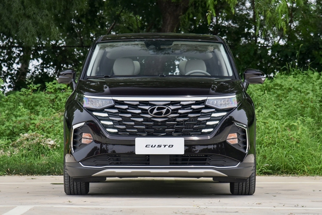 Hyundai Custo sở hữu bộ lưới tản nhiệt gần giống với Tucson.