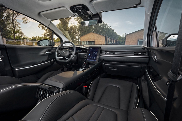 Khoang nội thất Hyundai Custo rộng rãi và hiện đại.