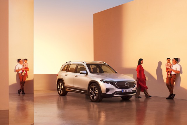Mẫu xe SUV thuần điện hạng sang Mercedes EQB 2023 sắp ra mắt thị trường Việt Nam. Mẫu xe SUV thuần điện hạng sang Mercedes EQB 2023 sắp ra mắt thị trường Việt Nam. Thế giới xe tuần qua