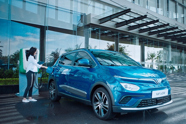 Người dùng ô tô điện sẽ được hưởng lợi khi các chính sách ưu đãi được áp dụng. Người dùng ô tô điện sẽ được hưởng lợi khi các chính sách ưu đãi được áp dụng.