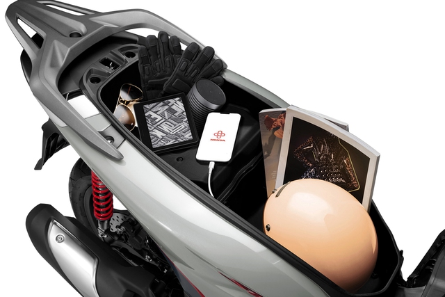 Honda SH 2024 nâng cấp công nghệ, thay tem phối màu mới, giá nhích nhẹ - Ảnh 6. Honda SH 2024 nâng cấp công nghệ, thay tem phối màu mới, giá nhích nhẹ - Ảnh 6.