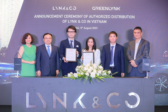 Đại diện Lynk & Co Automobile International Sales Co.Ltd và GreenLynk Automotives ký kết hợp tác tại Việt Nam. Đại diện Lynk & Co Automobile International Sales Co.Ltd và GreenLynk Automotives ký kết hợp tác tại Việt Nam.