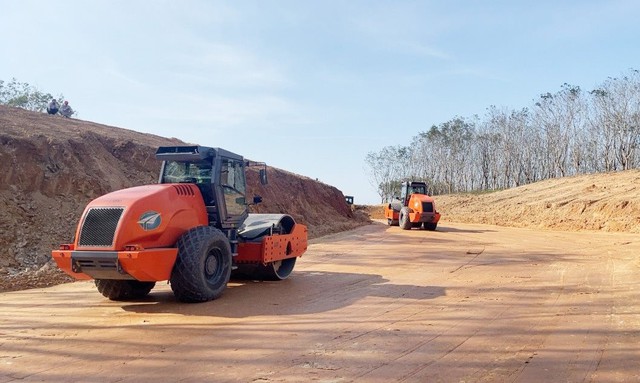 8 tháng triển khai, cao tốc Vạn Ninh - Cam Lộ thế nào? - Ảnh 1.