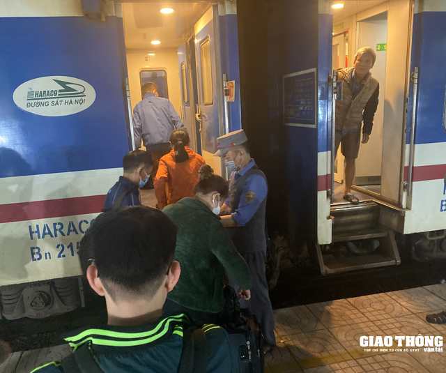 Ngành đường sắt tăng cường 25 đoàn tàu dịp Lễ 2/9 - Ảnh 1.