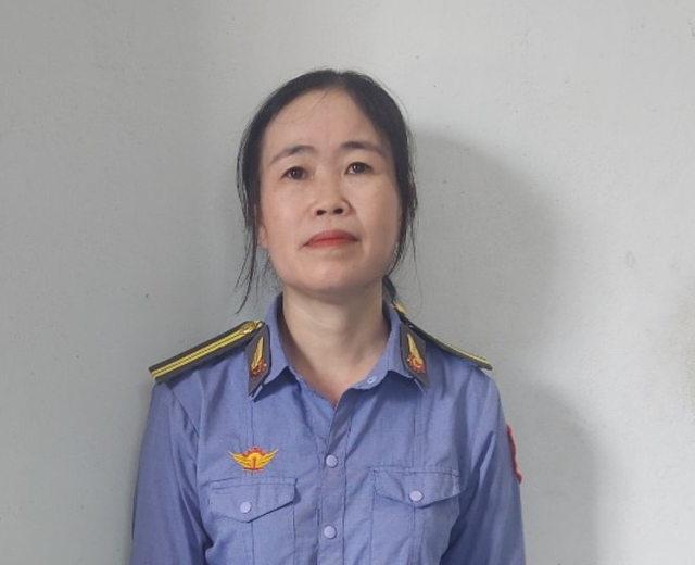 Công nhân đường sắt cứu người thoát chết trong gang tấc - Ảnh 2.