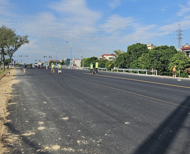 Kiểm tra dự án ở Hải Dương có đoàn xe có dấu hiệu chở quá tải - Ảnh 2.