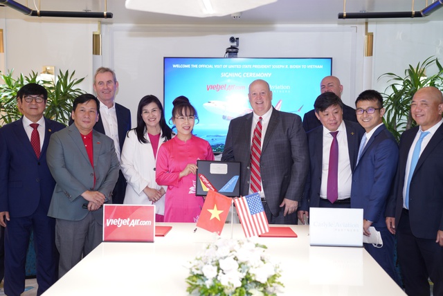 Vietjet và Tập đoàn Carlyle ký kết tài trợ tàu bay trị giá 550 triệu USD nhân chuyến thăm của Tổng thống Joe Biden - Ảnh 2. Vietjet và Tập đoàn Carlyle ký kết tài trợ tàu bay trị giá 550 triệu USD nhân chuyến thăm của Tổng thống Joe Biden - Ảnh 2.