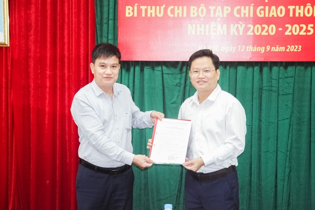 Ông Nguyễn Văn Hường làm Bí thư Chi bộ Tạp chí GTVT - Ảnh 2. Ông Nguyễn Văn Hường làm Bí thư Chi bộ Tạp chí GTVT - Ảnh 2.