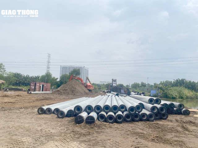 TP.HCM: Dự án mở rộng QL50 gần 1.500 tỷ chậm tiến độ do không có mặt bằng thi công - Ảnh 3. TP.HCM: Dự án mở rộng QL50 gần 1.500 tỷ chậm tiến độ do không có mặt bằng thi công - Ảnh 3.