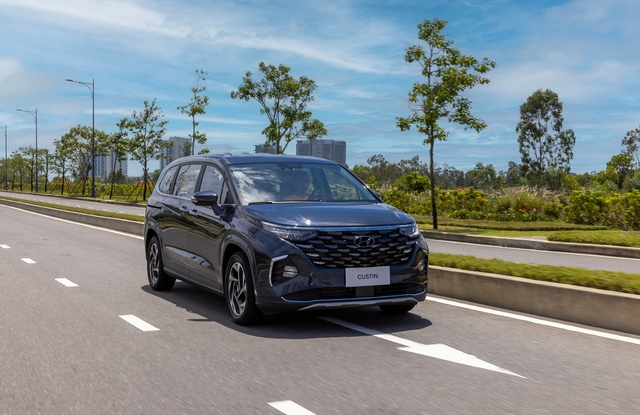 Sự xuất  hiện của Hyundai Custin 2023 được dự báo sẽ gây ra rất nhiều khó khăn cho đối thủ trực tiếp là Toyota Innova. Thế giới xe tuần qua