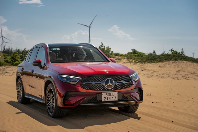 Mẫu SUV hạng sang Mercedes GLC 2023. Thế giới xe tuần qua