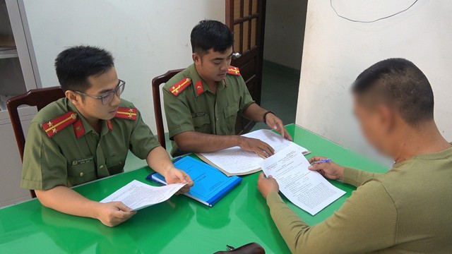 Bố bị xử phạt nồng độ cồn, con trai đăng thông tin xúc phạm CSGT - Ảnh 1.