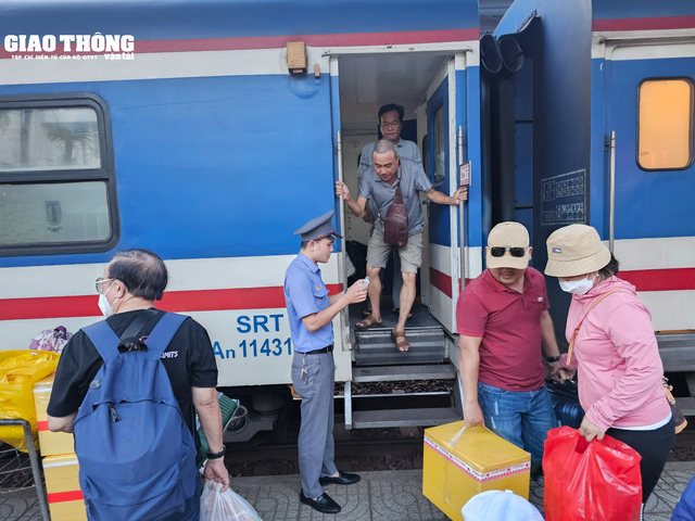 Đi tàu hỏa từ TP. Hồ Chí Minh - Hà Nội chỉ từ 615.000 đồng/vé. - Ảnh 1.