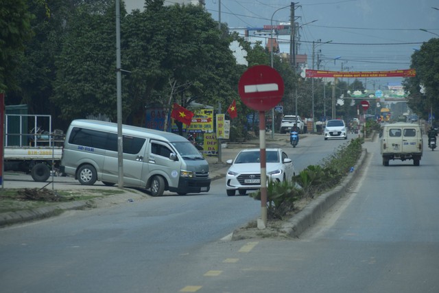 Hoà Bình: Kiến nghị xử lý điểm đen qua thị trấn Chi Nê - Ảnh 1.