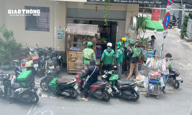 TP.HCM: Thu phí vỉa hè, lòng đường "tránh xung đột lợi ích" - Ảnh 3.