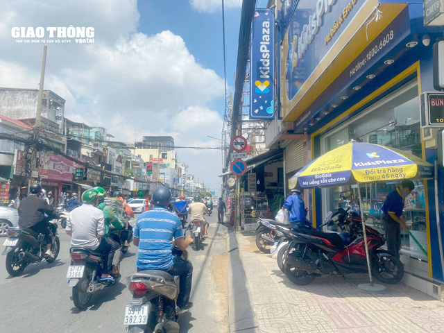 TP.HCM: Thu phí vỉa hè, lòng đường "tránh xung đột lợi ích" - Ảnh 2.