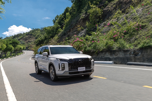 "Tân binh" Hyundai Palisade 2023 chính thức gia nhập cuộc đua với Toyota Land Prado và Ford Explorer. Thế giới xe tuần qua