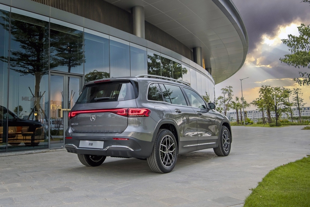 Xe sử dụng chung nền tảng với mẫu SUV động cơ xăng Mercedes GLB.