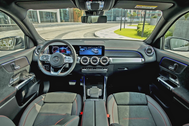 Khoang nội thất hiện đại của Mercedes EQB 250.