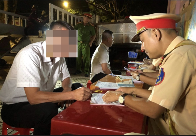 CSGT truy đuổi tài xế vi phạm nồng độ cồn, dương tính ma túy bỏ chạy ở Đắk Lắk - Ảnh 2.