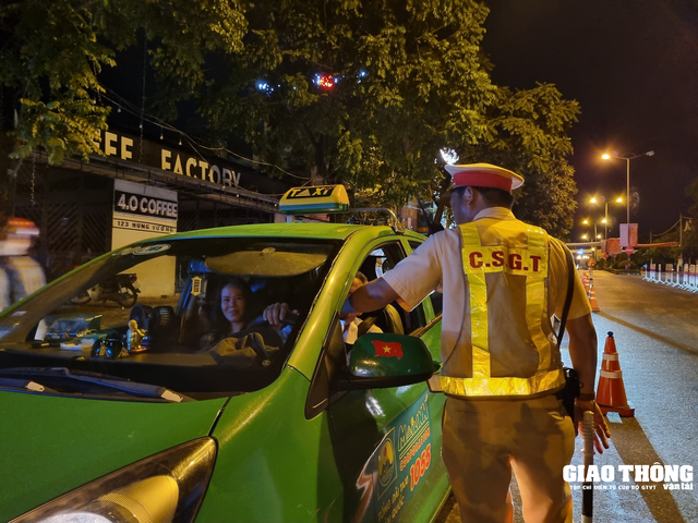Quảng Trị: Tài xế bỏ lại xe, không hợp tác với lực lượng CSGT khi vi phạm nồng độ cồn - Ảnh 7. Quảng Trị: Tài xế bỏ lại xe, không hợp tác với lực lượng CSGT khi vi phạm nồng độ cồn - Ảnh 7.