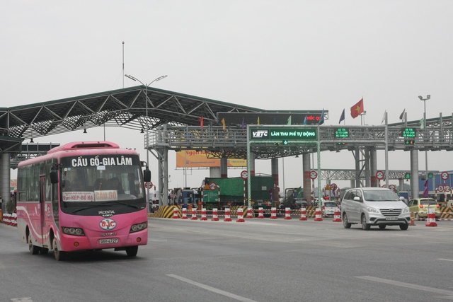 Thu hồi 469.739 phù hiệu, biển hiệu phương tiện vận tải vi phạm - Ảnh 1.